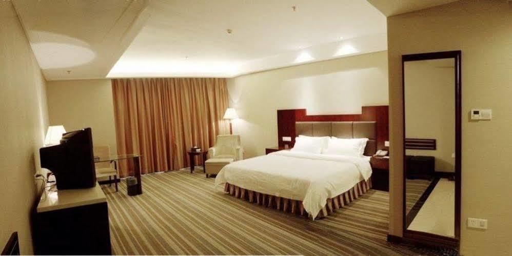 Phoenix Grand Hotel Fenghuang County Exterior photo