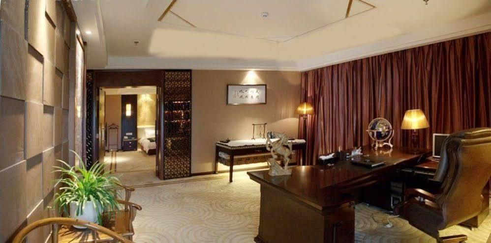 Phoenix Grand Hotel Fenghuang County Exterior photo